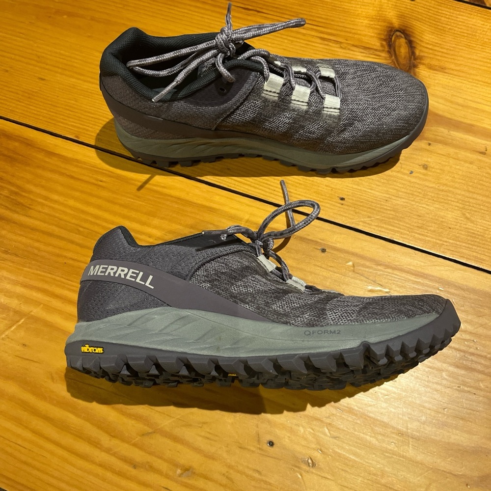 Merrell Antora grey/purple sneaker 5.5 EUC